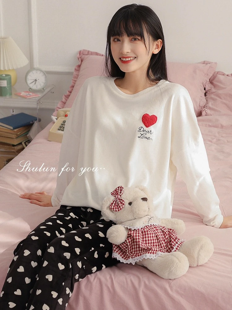舒纶爱心发射 立体刺绣超柔家居服圆领套头丝绒抽绳字母款睡衣女
