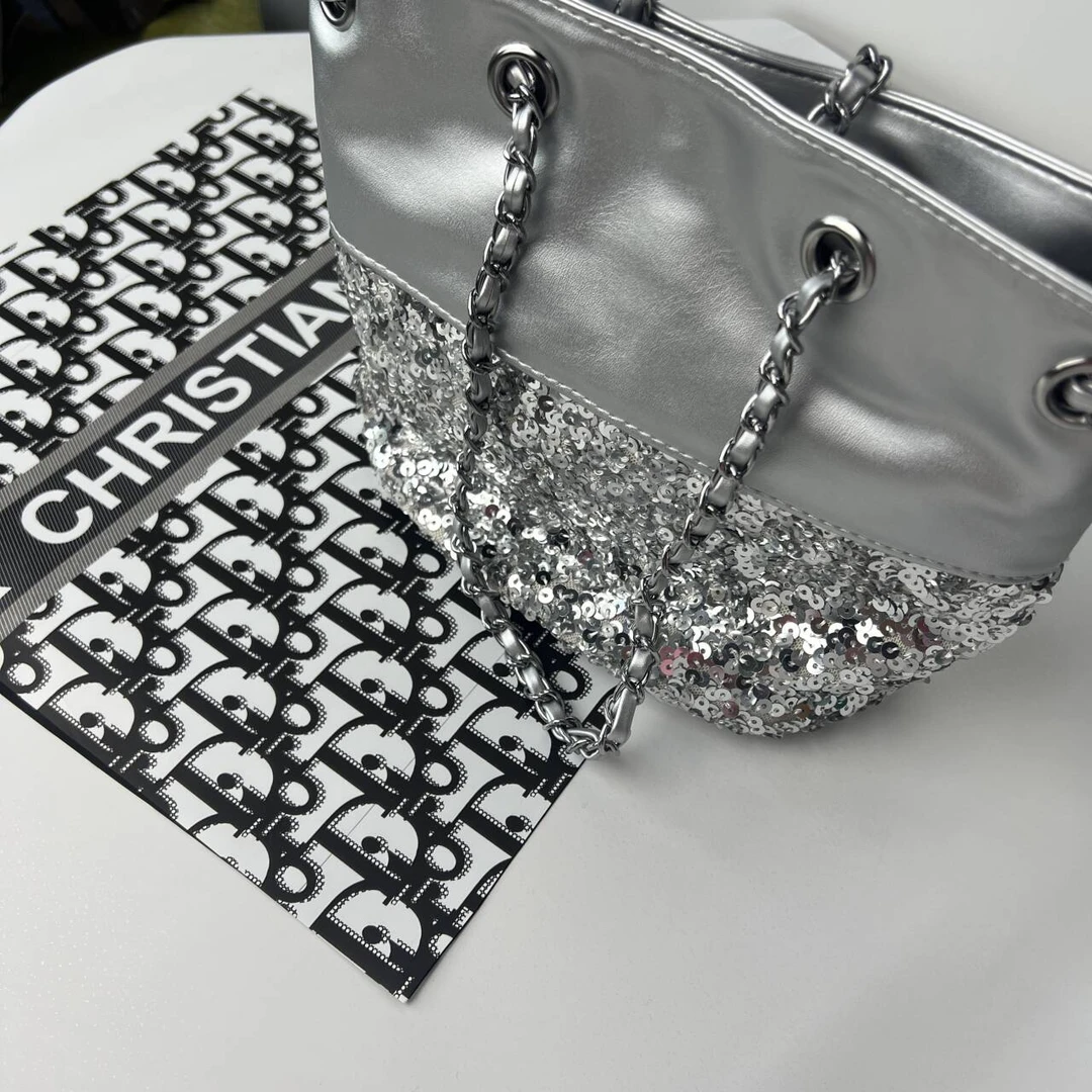 【思寒推荐】时尚女士个性单肩包包百搭潮流银色重工