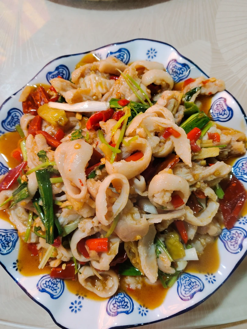 全土猪肥肠，爆炒而成，口感细腻，家的味道。