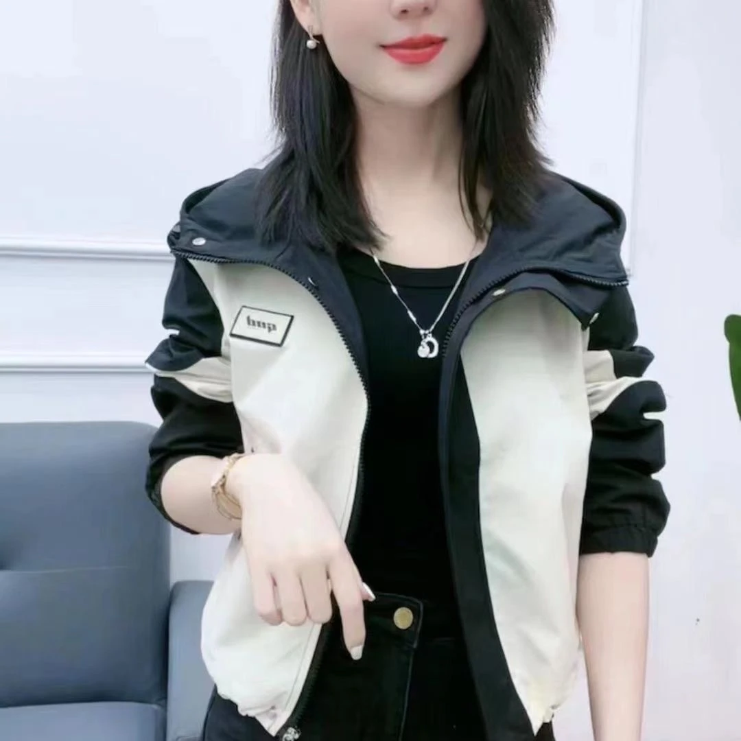 2024春季新款撞色拼接冲锋衣外套女短款时尚连帽女装上衣潮