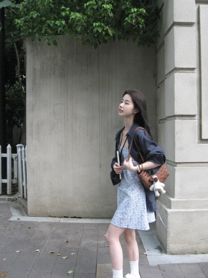 法式小清新碎花吊带连衣裙女早秋显瘦裙子外搭衬衫两件套休闲套装