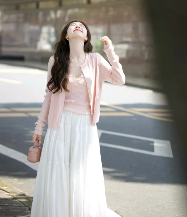 春季搭配一整套温柔气质穿搭粉色蕾丝针织背心开衫半身裙三件套女
