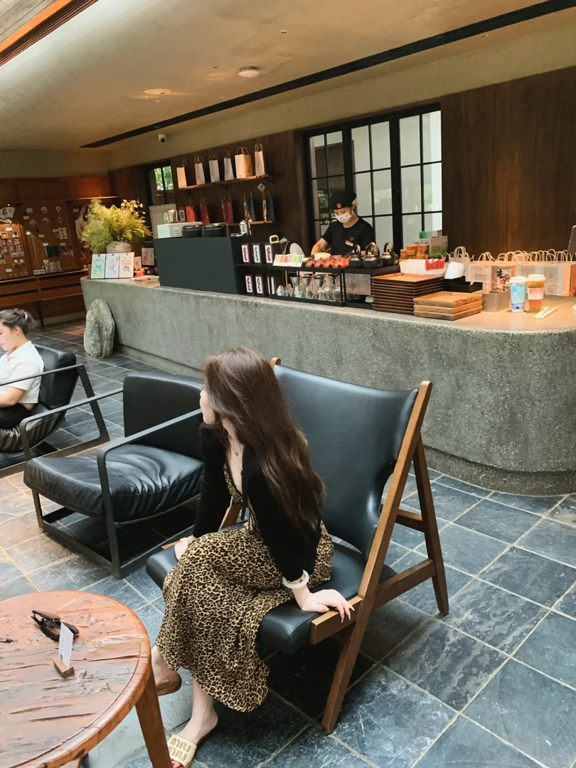 2024早秋新款法式轻熟风黑色针织开衫蕾丝边v领豹纹吊带连衣裙女