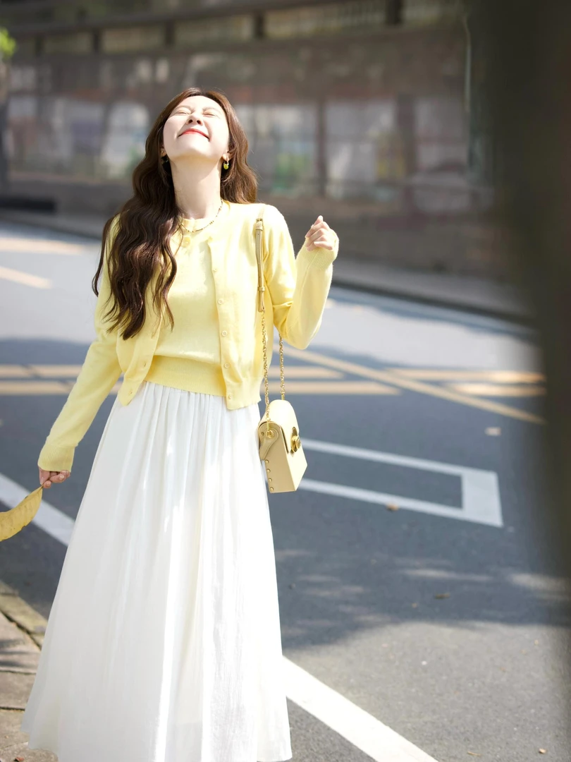 2024入秋一整套新款甜美减龄温柔休闲背心开衫上衣半身裙三件套女