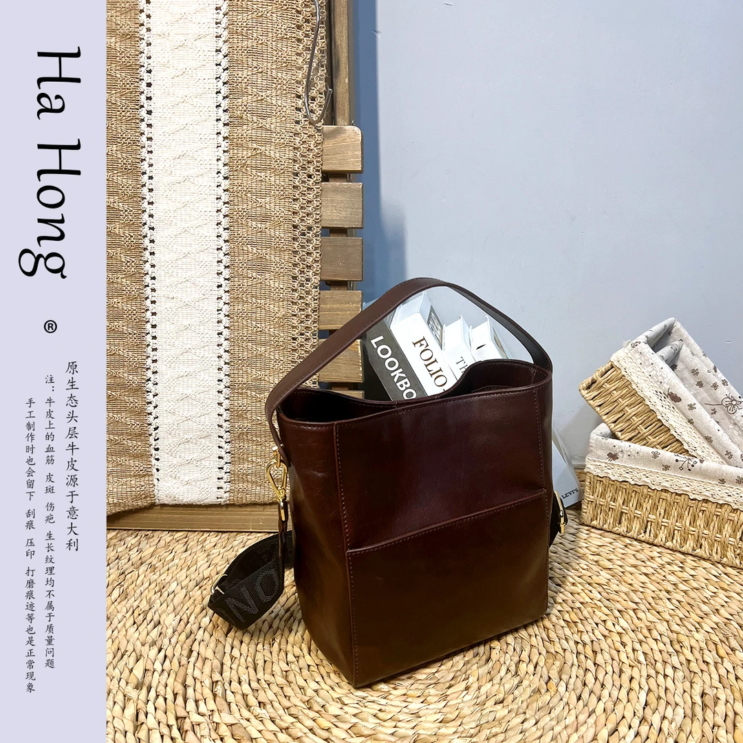 秋冬新款小众高级复古头层牛皮定制大容量水桶真皮斜挎包雅丹