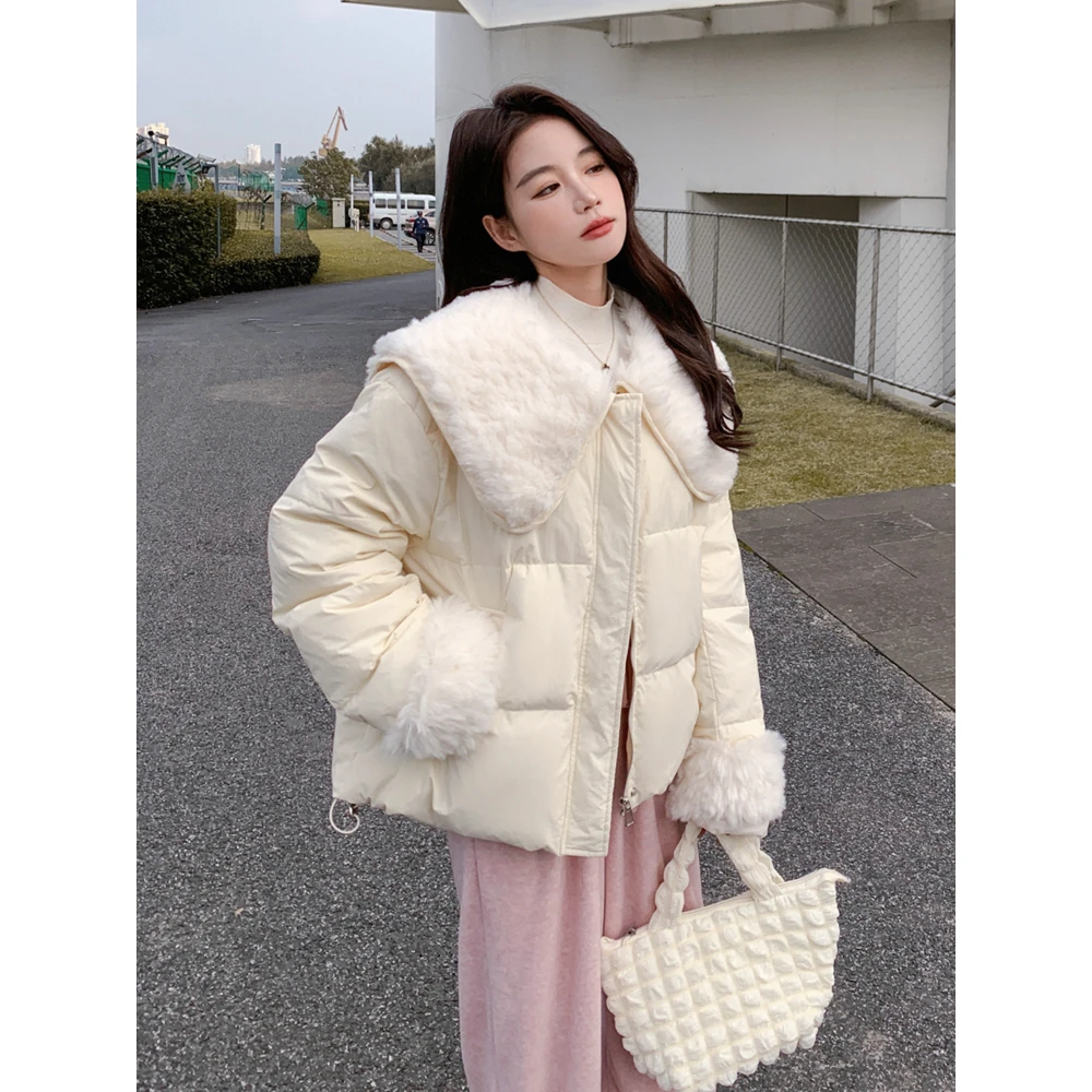 2024流行冬季新款羊 羔毛拼接大翻领小款羽 绒服短款外套女