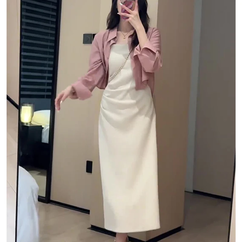 小个子收腰吊带裙粉衬衫两件套2025春秋新款女士时尚百搭服装套装