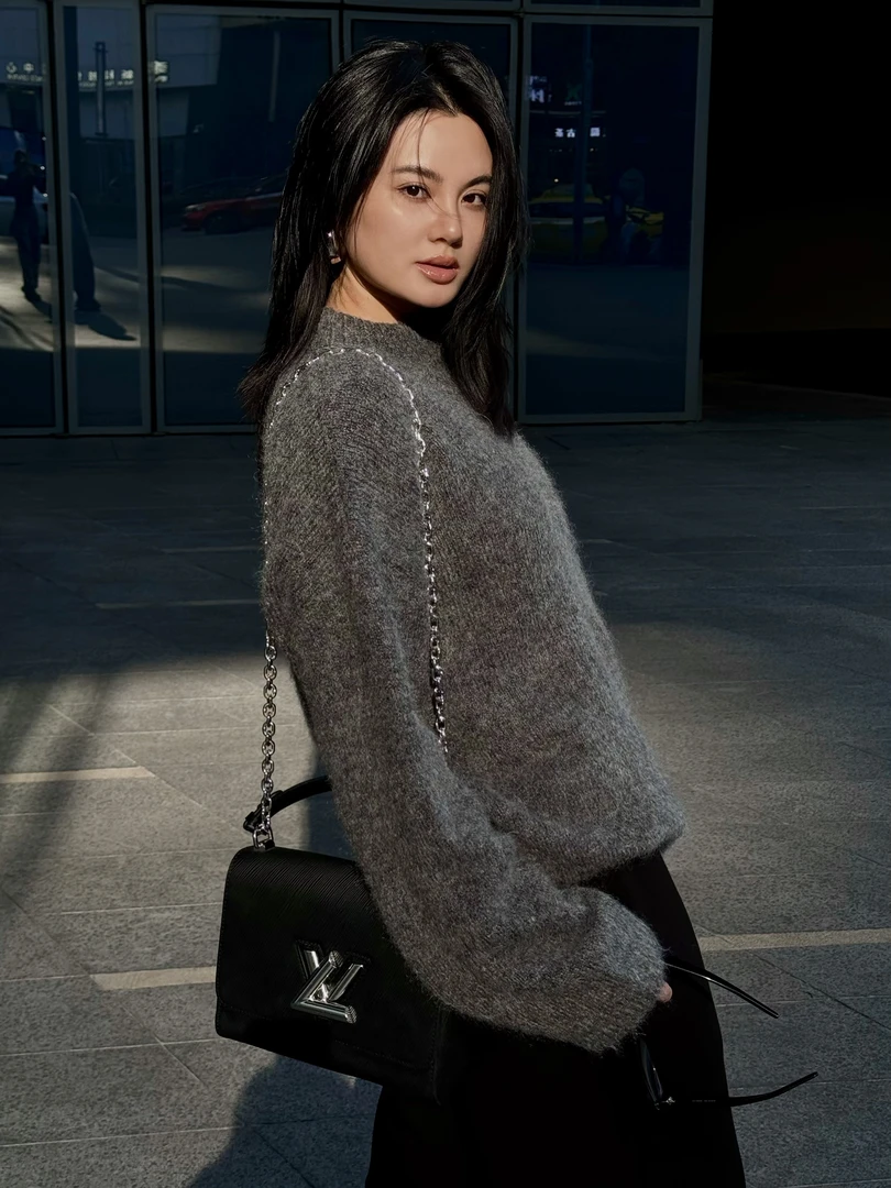 徐达琳 2024秋季新款高级感灰色圆领毛衣女慵懒风上衣LD0566