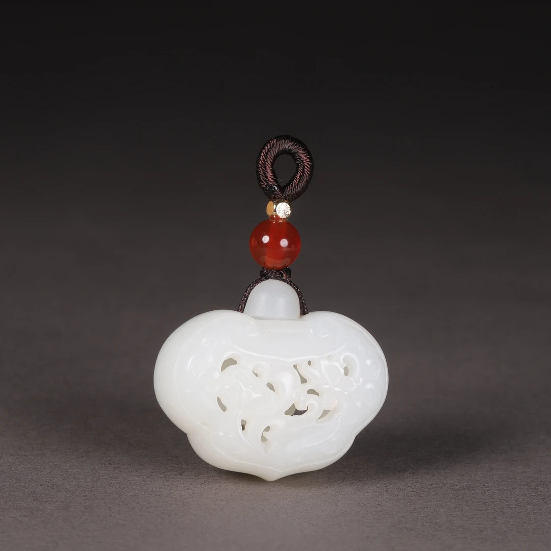 【飾上】 F158 和田玉俄料镂空宝宝锁 2240