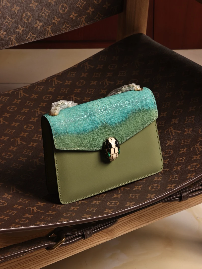 橙色风琴单肩包珍珠鱼蛇头设计时尚包包魔鬼鱼单肩链条包