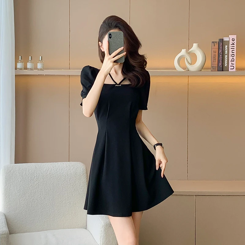 夏季法式方领露背设计感连衣裙女款爆款2024新款洋气显瘦女装裙子