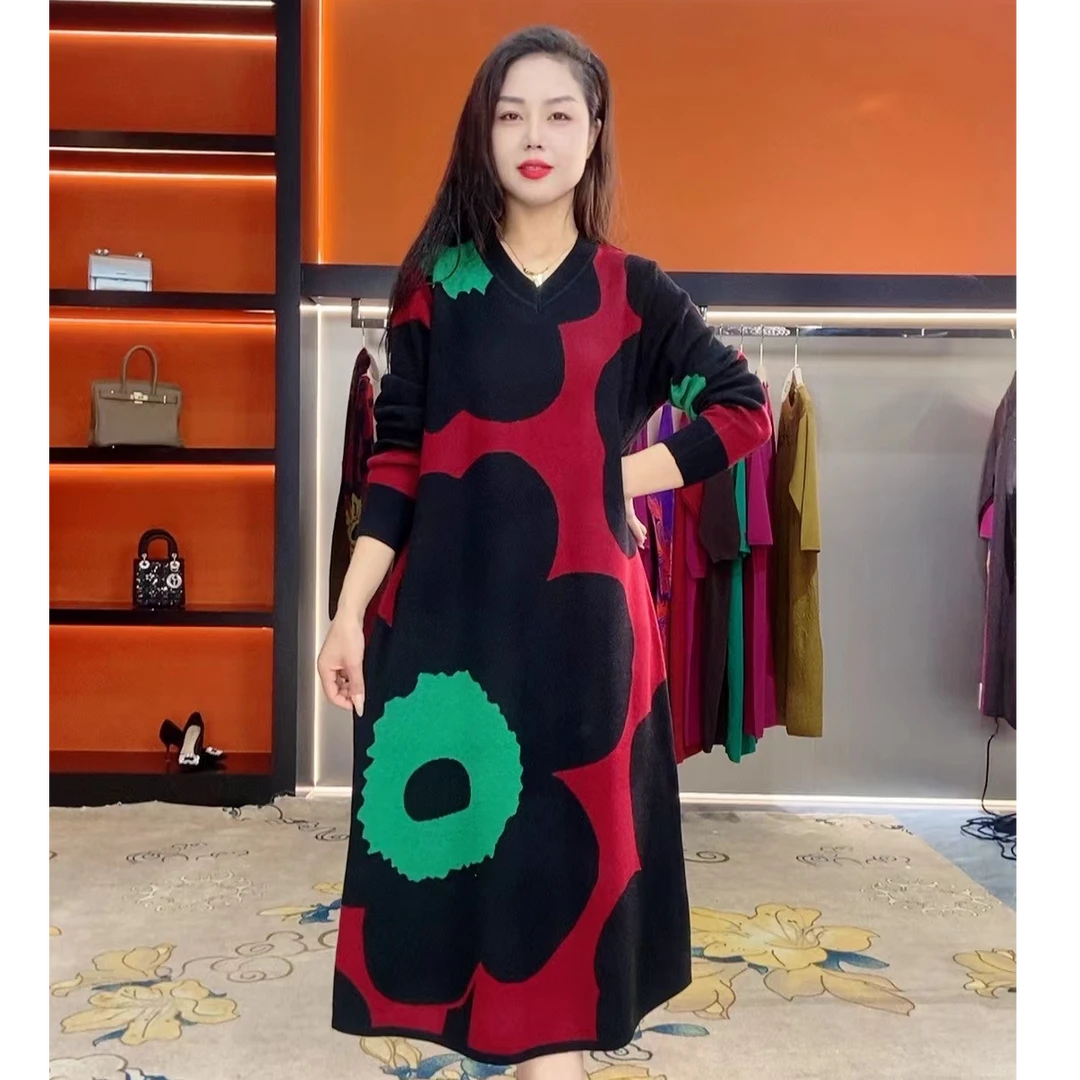 2024年秋冬季新款时尚针织提花V领连衣裙031