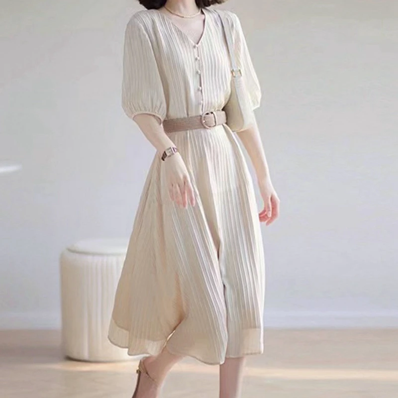 温柔风气质优雅V领连衣裙通勤轻熟风法式洋气减龄显瘦A字裙夏季