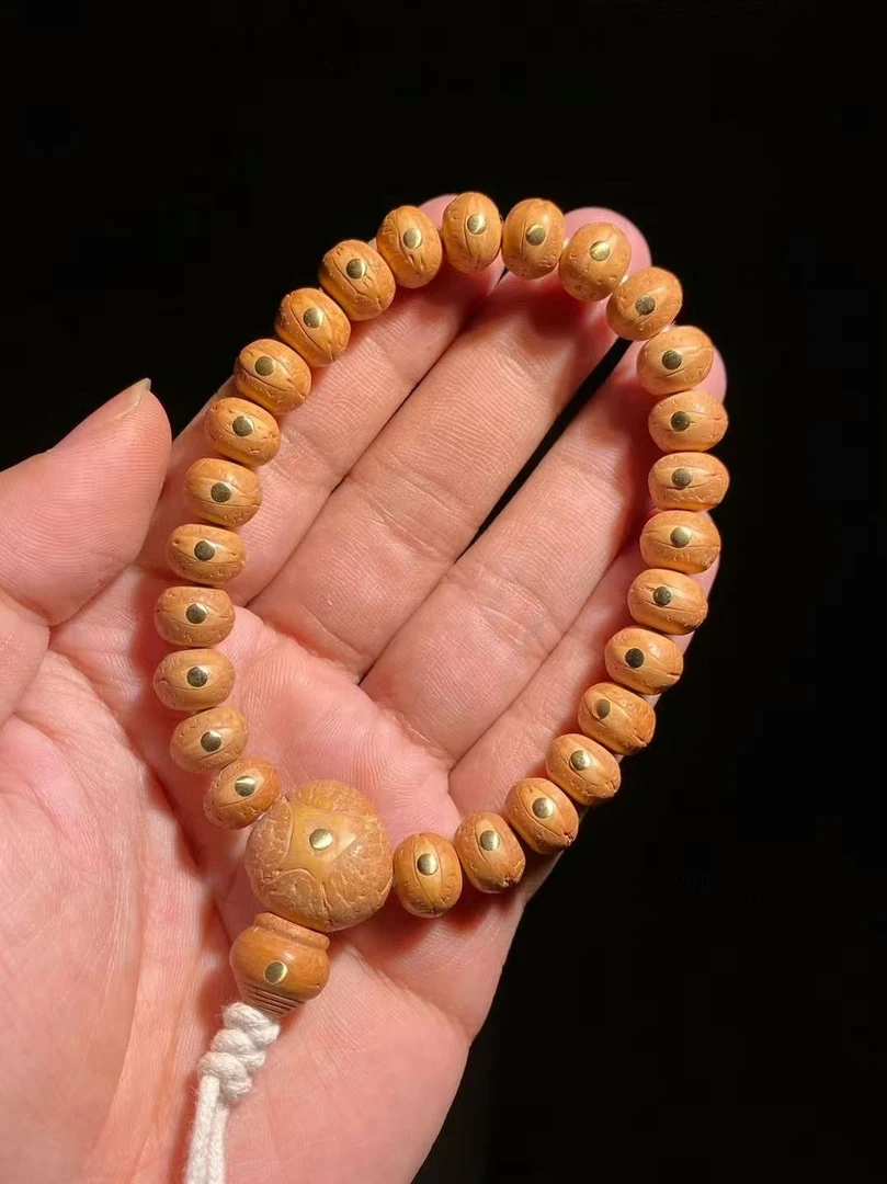 藏式精工，镶嵌铜钉，优选原籽，姜黄皮质，密度压手，孔道直溜！