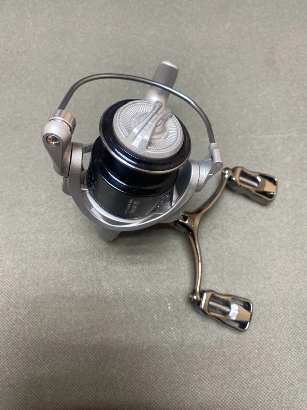 银色 双摇臂金属纺车轮3000型泛用轮