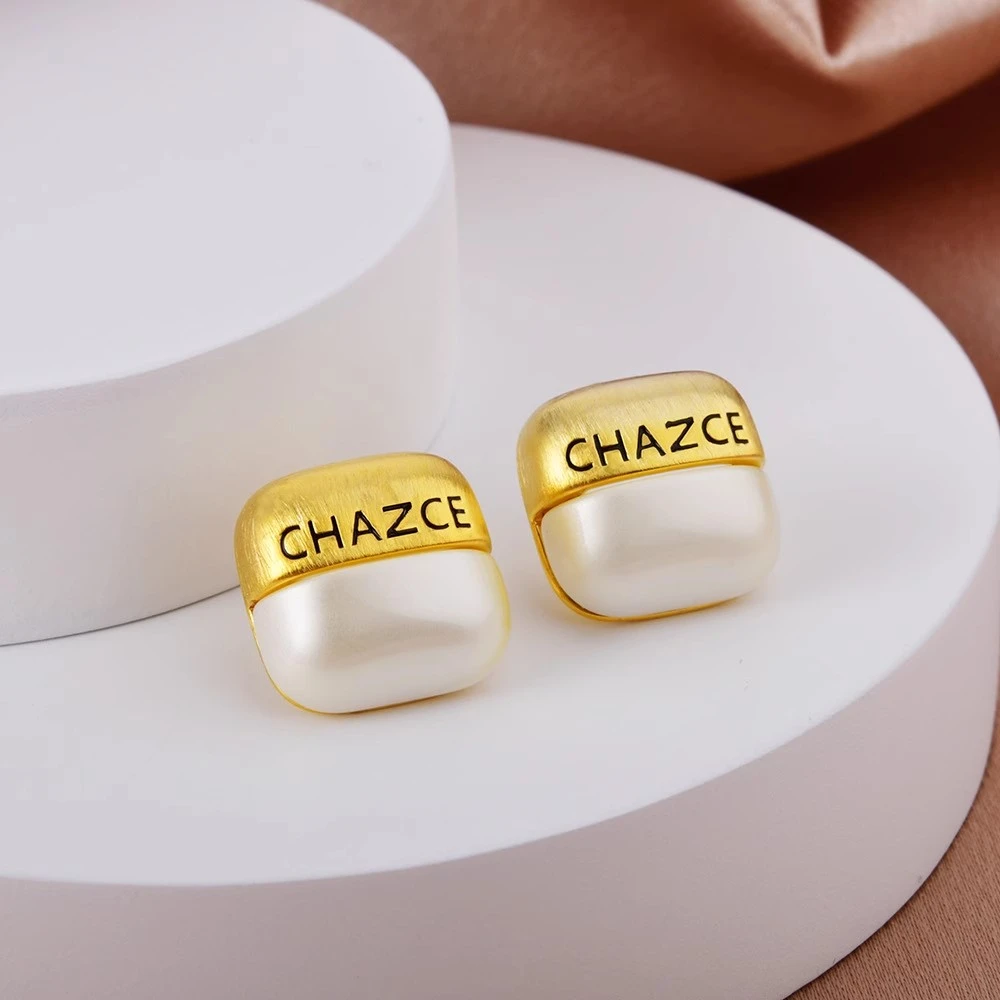 铜合金耳饰 小香方块字母耳钉复古珍珠港风高级感气质耳环耳饰245