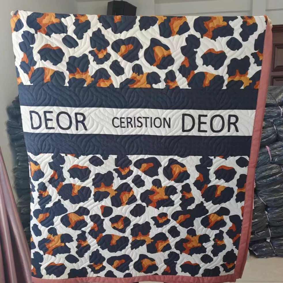 流行款白豹纹花床盖