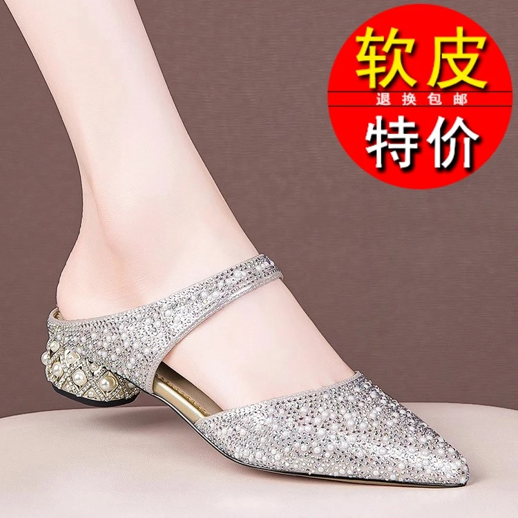 珍珠水钻包头拖鞋平跟凉拖鞋女夏外穿时尚2024粗跟低跟大码半拖鞋