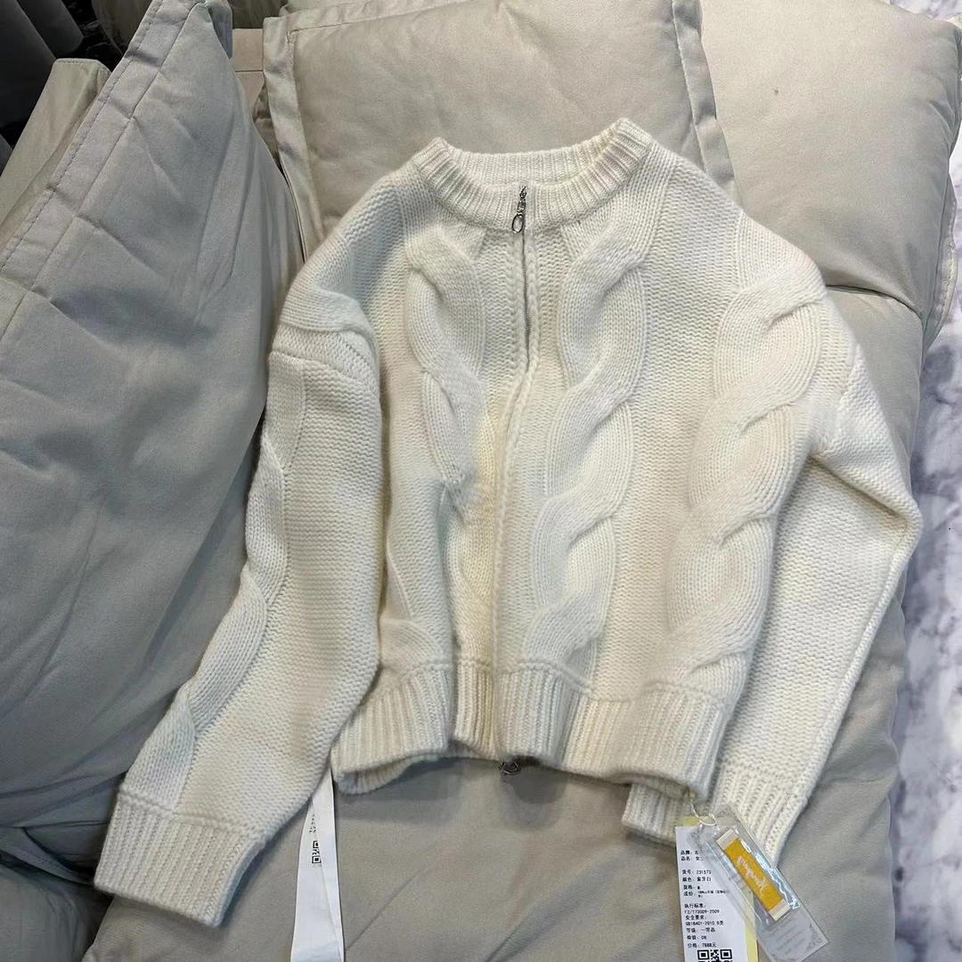 【俩月羊绒】轻奢231573-慵懒宽松立领绞花拉链针织羊绒外套