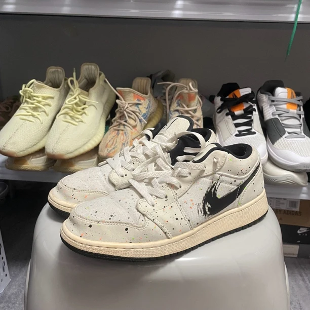 40码/AIR Jordan 1 Low SE （GS） 米白黑 水彩泼墨