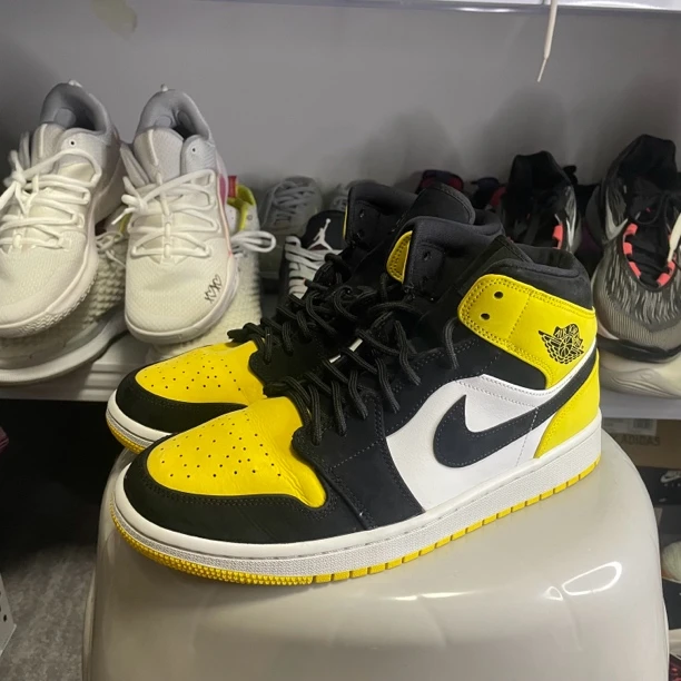 44码/Jordan Air Jordan 1 Mid  皮卡丘 皮革 中帮复古篮球鞋