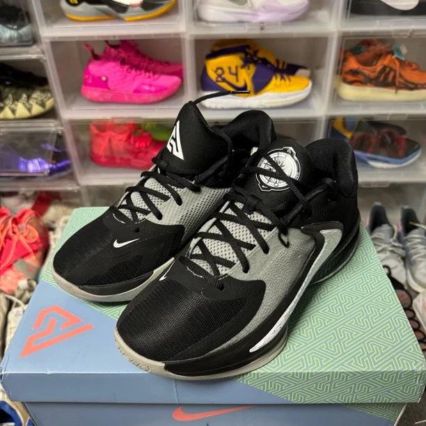42码/原盒/Nike Freak 4 EP字母哥4代 低帮篮球鞋/公价509
