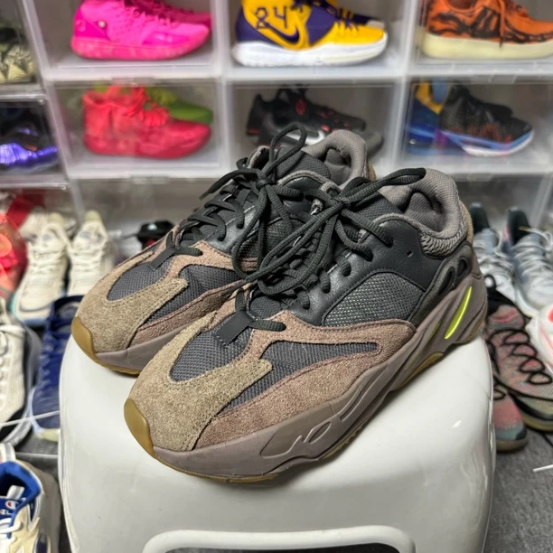 42.5码/无原盒/adidas Yeezy 700  黑褐色 /公价3309