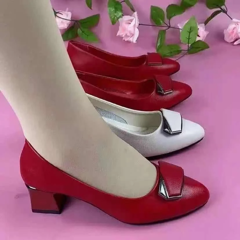 【薇薇杰】2023新款春秋单鞋女鞋软底软皮妈妈鞋百搭浅口豆豆鞋