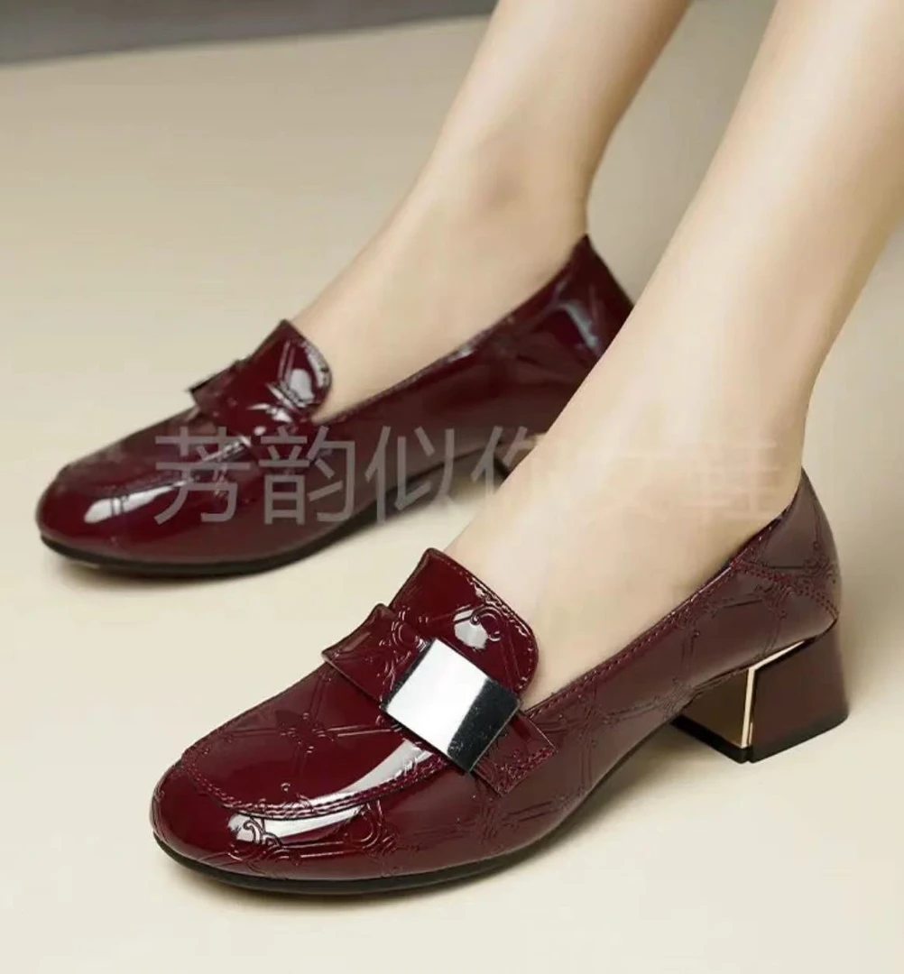 2025新款女鞋软底软皮妈妈鞋舒适单鞋春秋粗跟中跟百搭