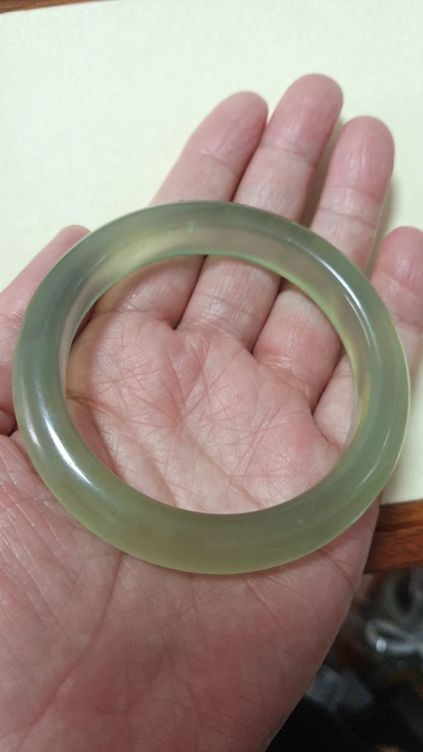 高品质岫玉晶莹剔透闪闪发光