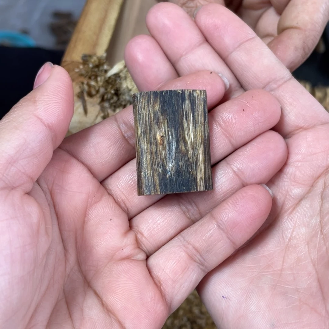 【闪购商品】沉香吊坠绿棋楠素牌4.8克