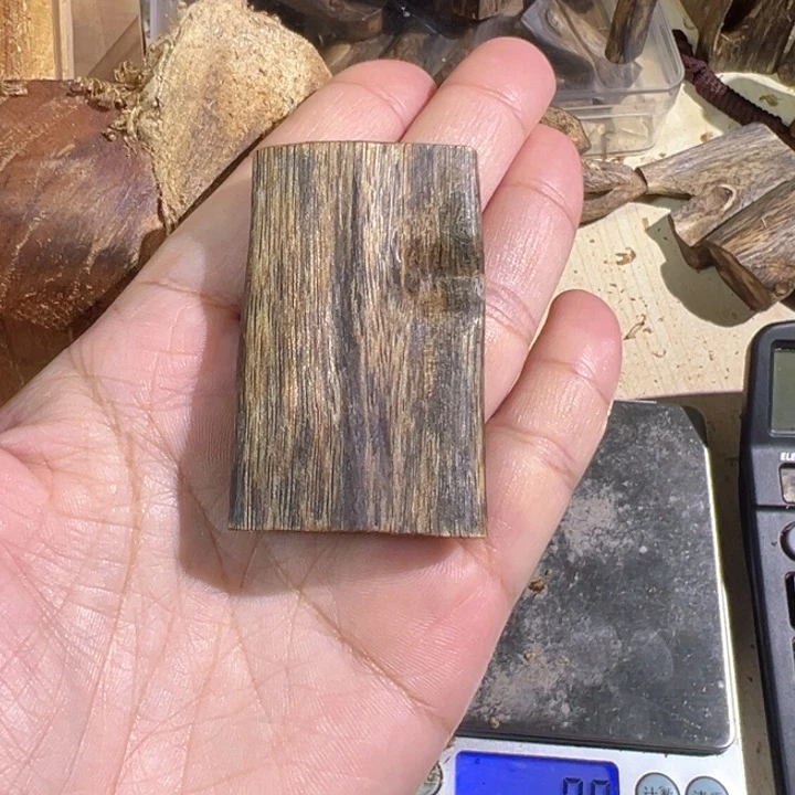 沉香吊坠棋楠沉香乌身吊坠15克