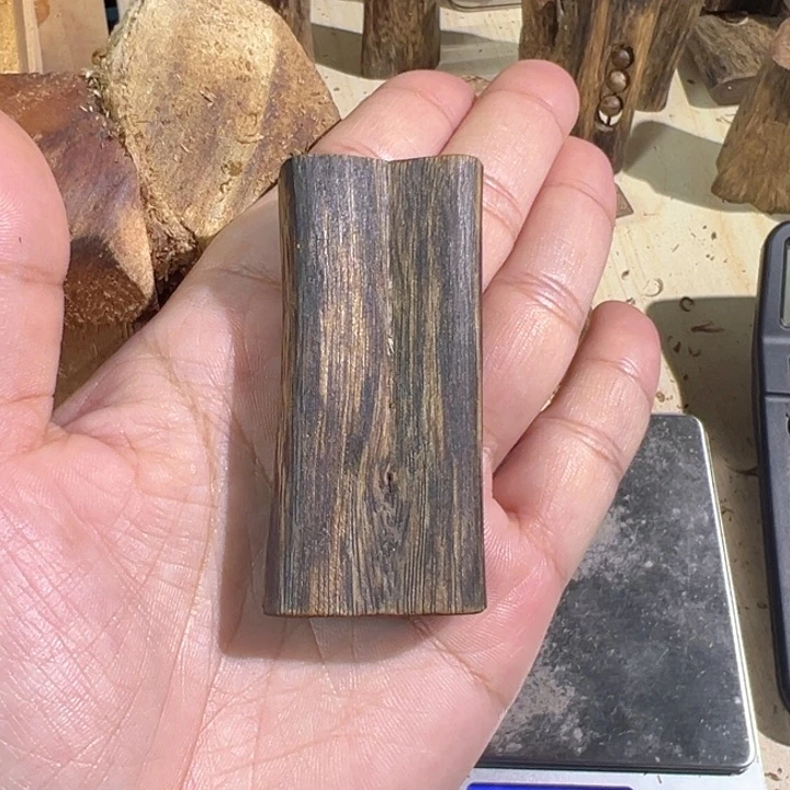 沉香吊坠绿棋楠沉香吊坠15.4克