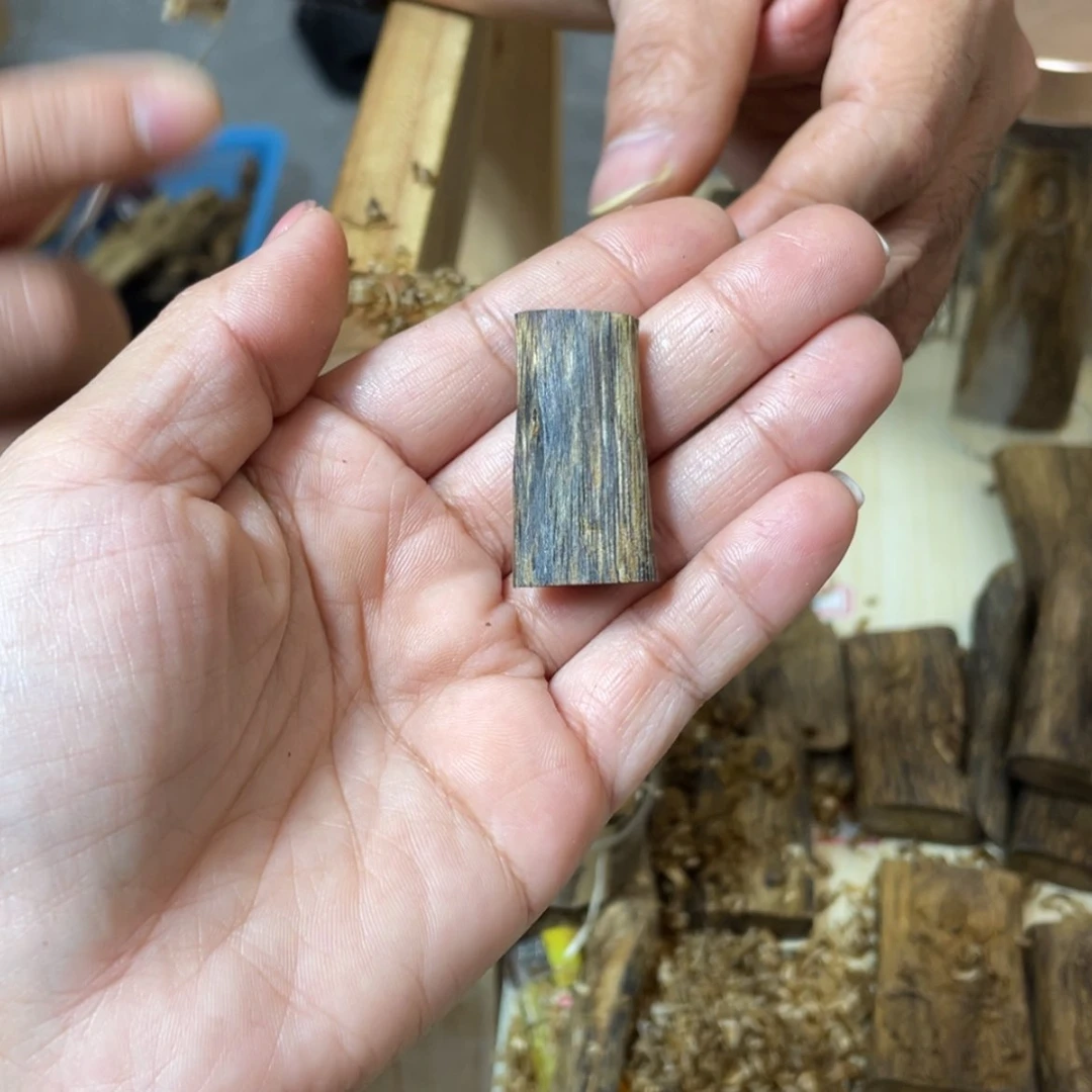 【闪购商品】沉香吊坠绿棋楠素牌2.7克