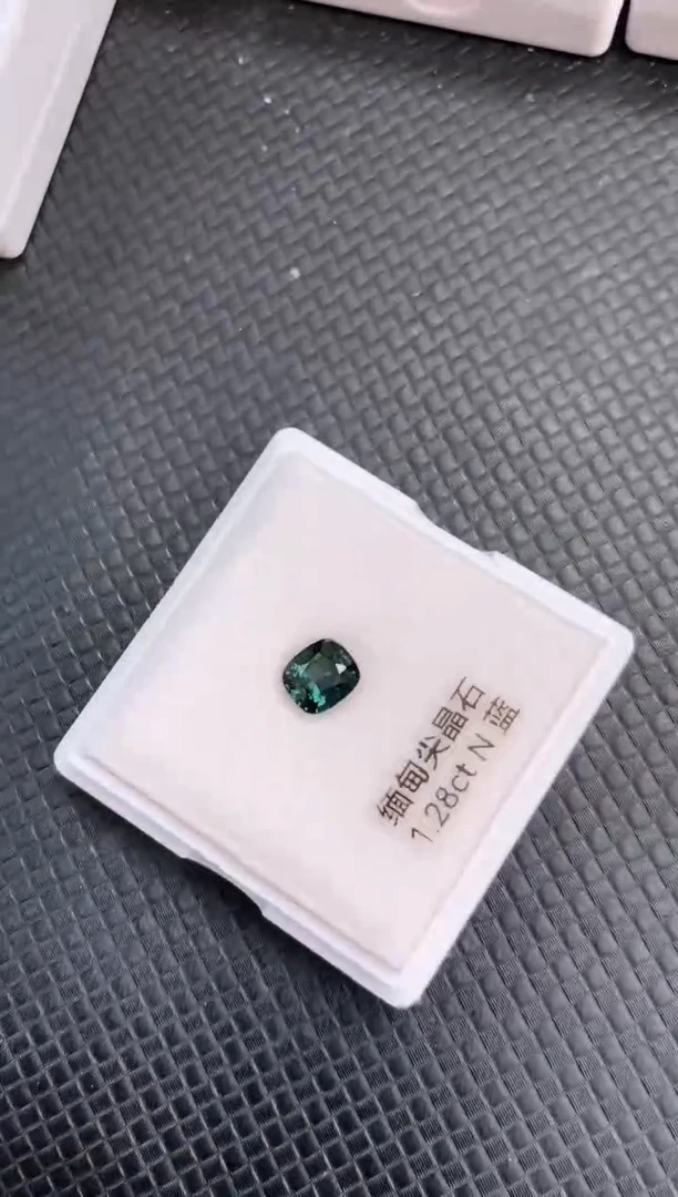 【闪购商品】尖晶石裸石未镶嵌天然孔雀蓝色尖晶石