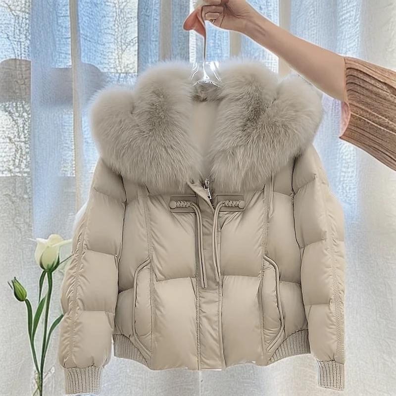 2025年新款欧货高级感超好看今年流行米灰色毛领短款加厚棉服外套