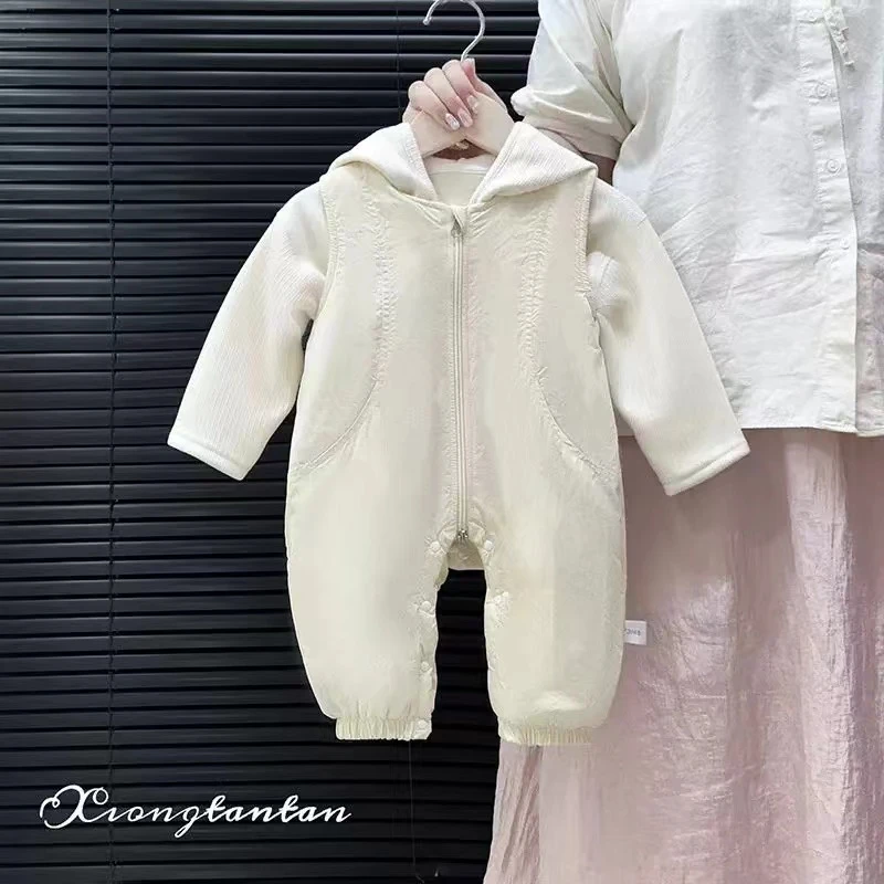 婴儿连体衣背带套装宝宝加绒保暖裤新生儿秋季外穿超萌加厚两件套