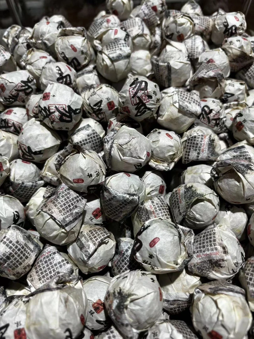 云南普洱茶 生茶 易武 古树纯料龙珠 8克/颗 混装蟒蛇箐易武各5颗