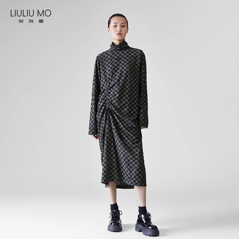 刘刘墨原创连衣裙女春秋休闲小众设计感棋盘格磨破高领过膝长裙子
