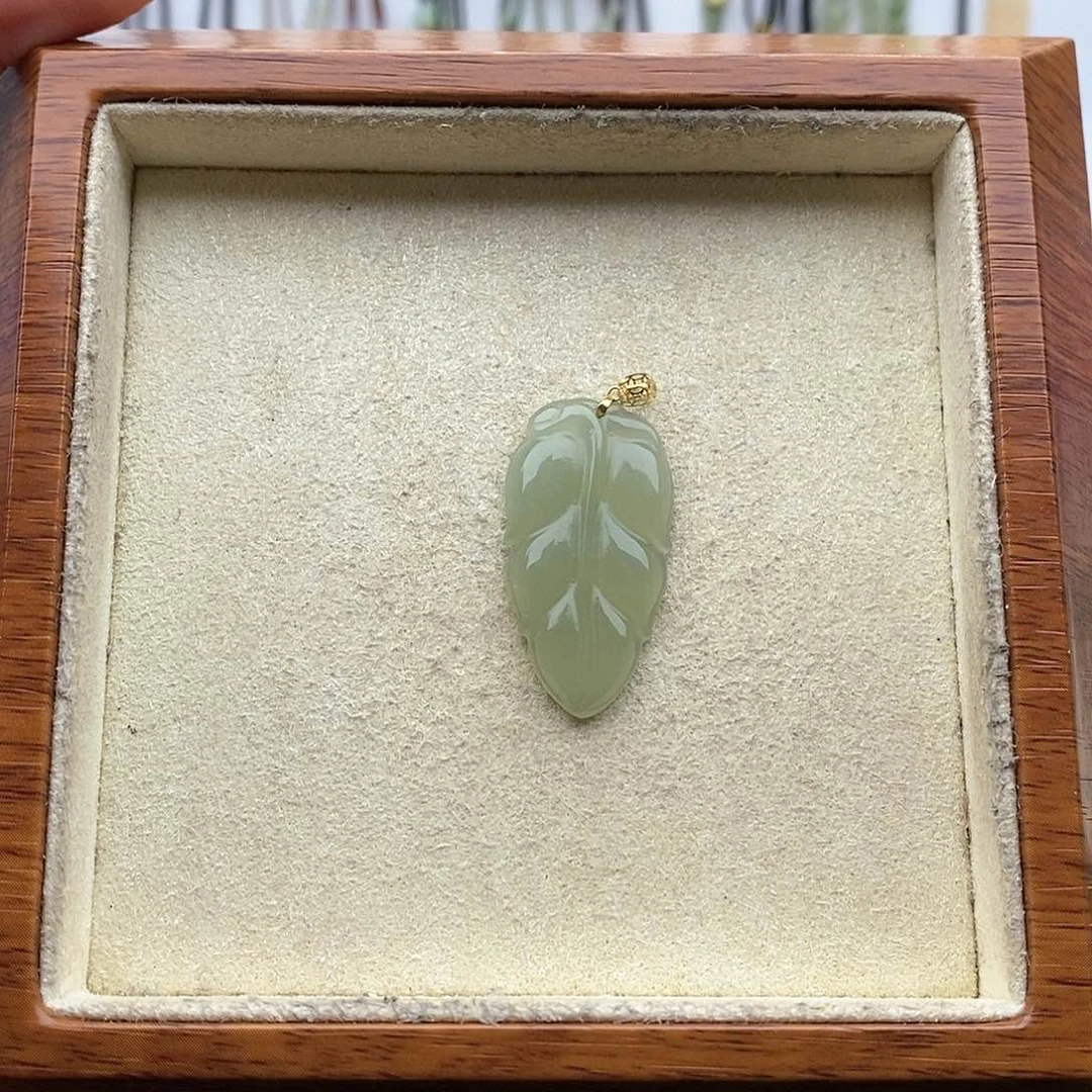 和田玉吊坠(不含链)18K金镶嵌