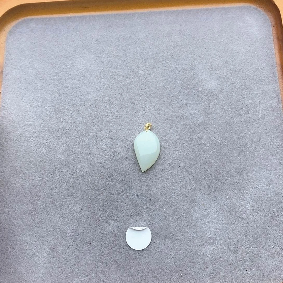 和田玉吊坠(不含链)18K金镶嵌
