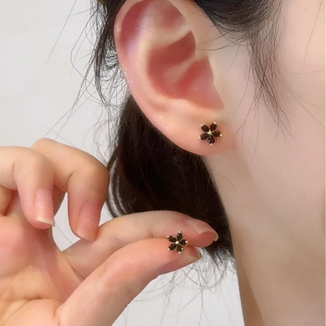 铜合金耳饰 925银针黑色花朵爆款耳钉轻奢气质高级感耳饰迷你时尚