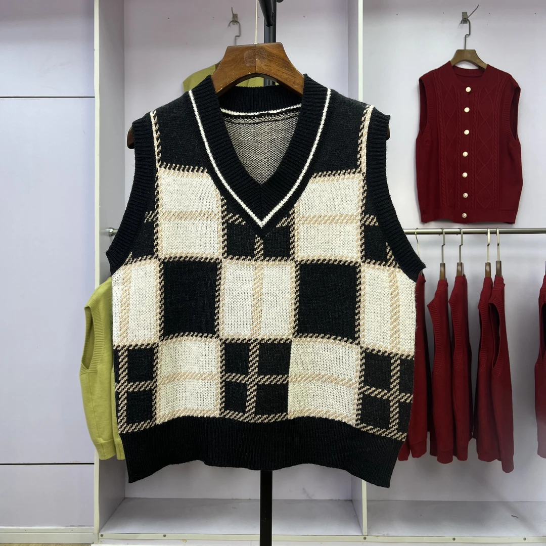 527 复古格子针织马甲女秋冬外搭叠穿学院风V领坎肩慵懒风毛衣潮