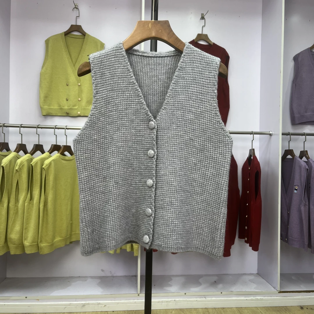 267 女叠穿坎肩小个子2024年新款设计感针织马甲复古开衫休闲上衣