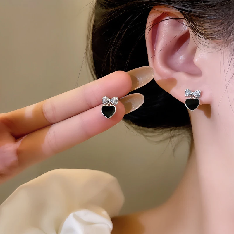 铜合金耳饰 黑色爱心蝴蝶结耳钉女秋冬耳环0188