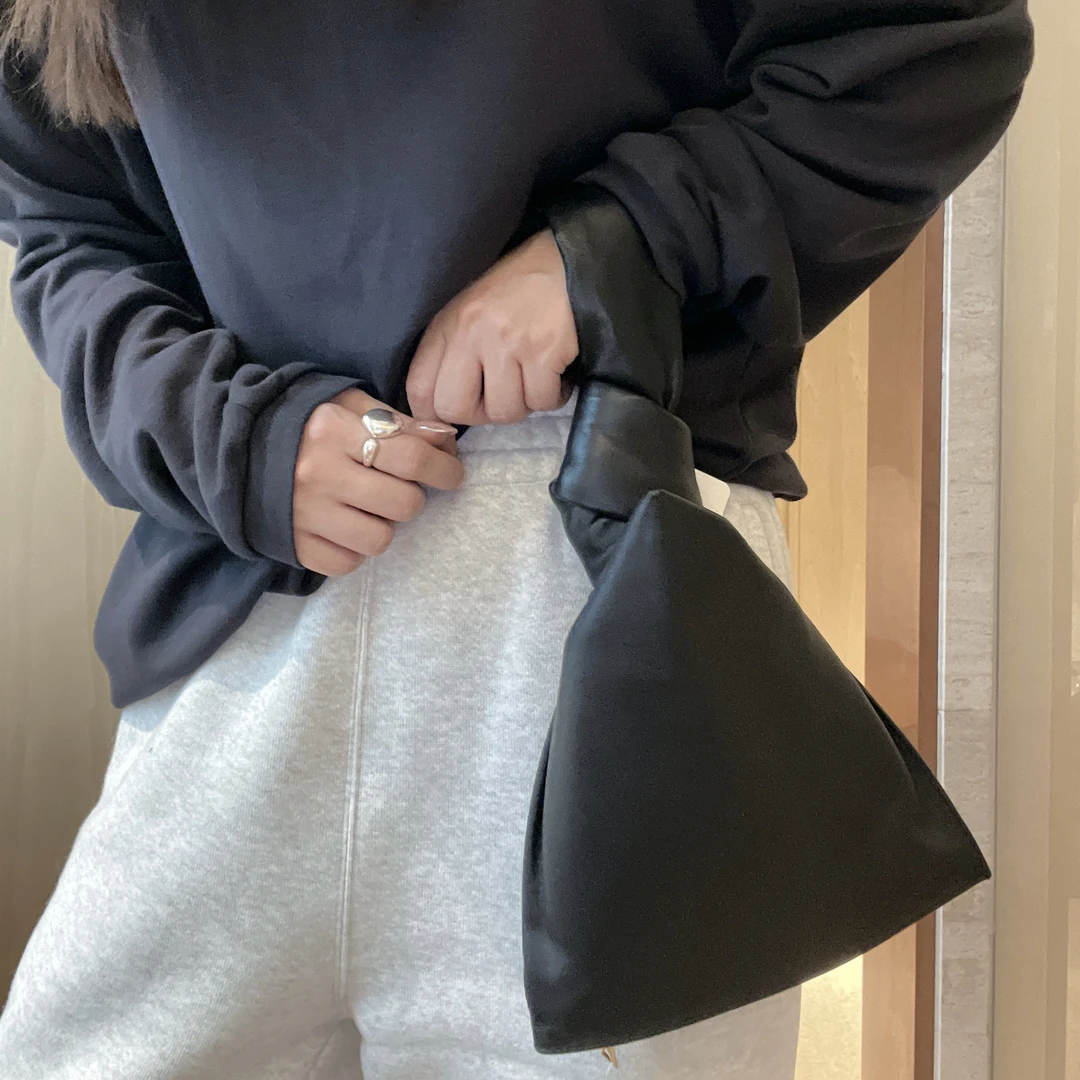 95新 BOTTEGA VENETA/葆蝶家 黑色手拿手提包