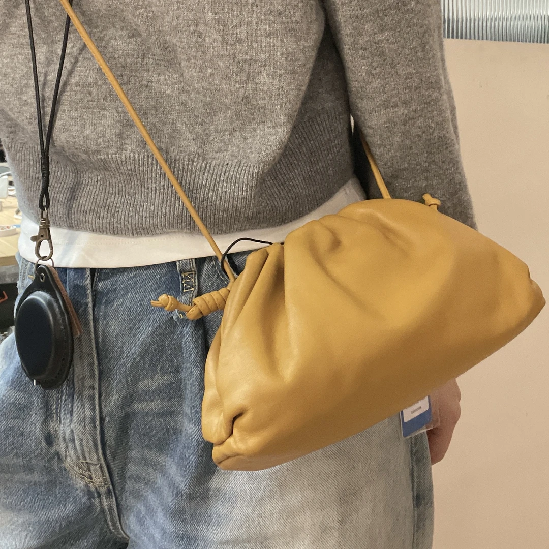 95新 BOTTEGA VENETA/葆蝶家 焦糖色小号云朵包单肩斜挎包
