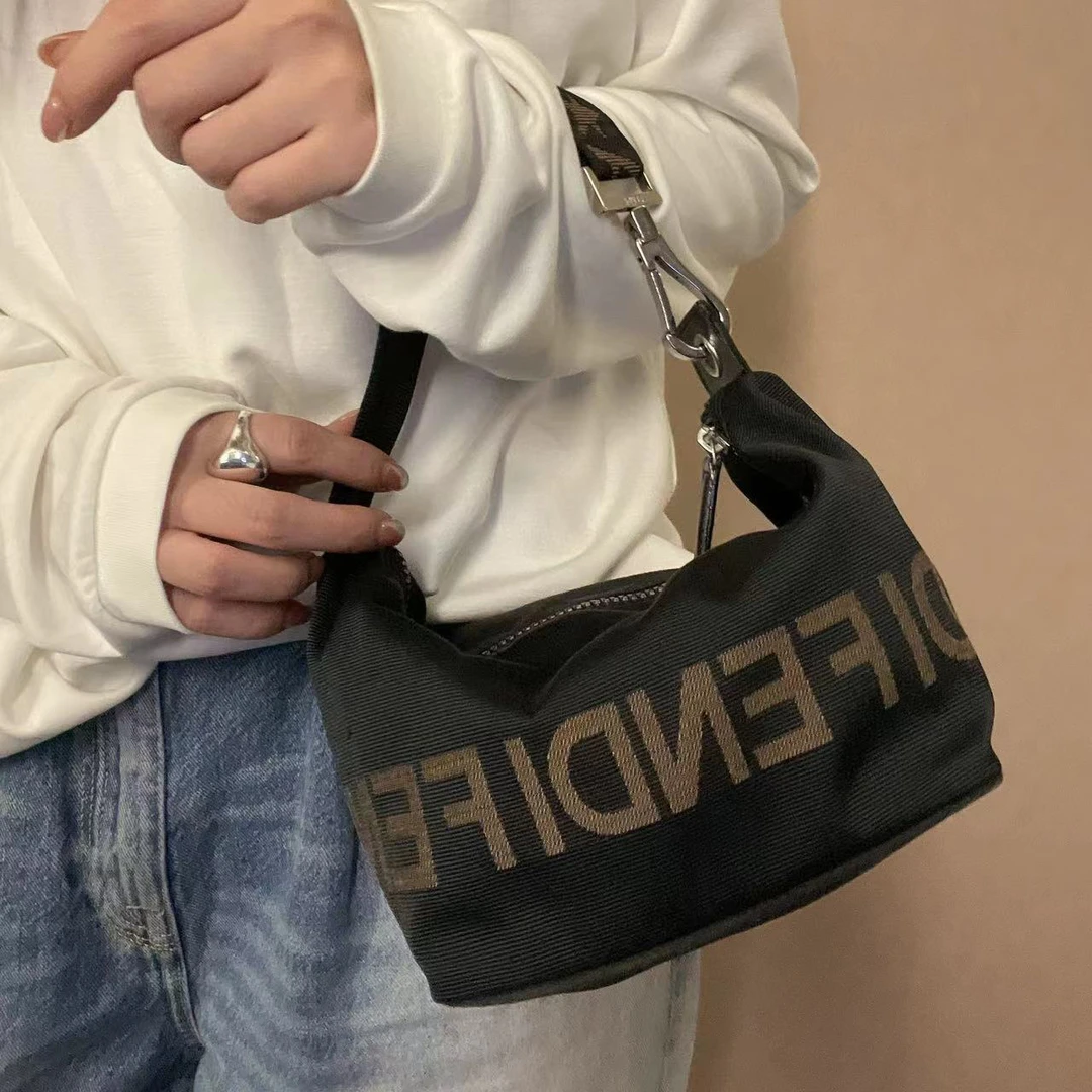 95新 FENDI/芬迪 经典复古遛狗饭盒包