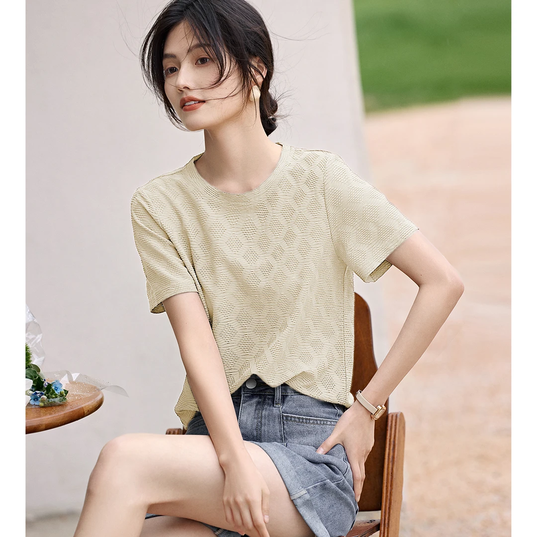 XWI/欣未2025时尚正肩纯色百搭女式气质优雅肌理T恤短袖女31023