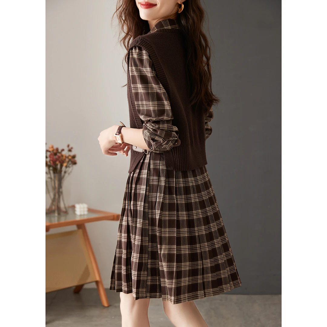 沫晗依美2023冬季新款休闲毛织马夹简约气质格纹百搭裙子套装女